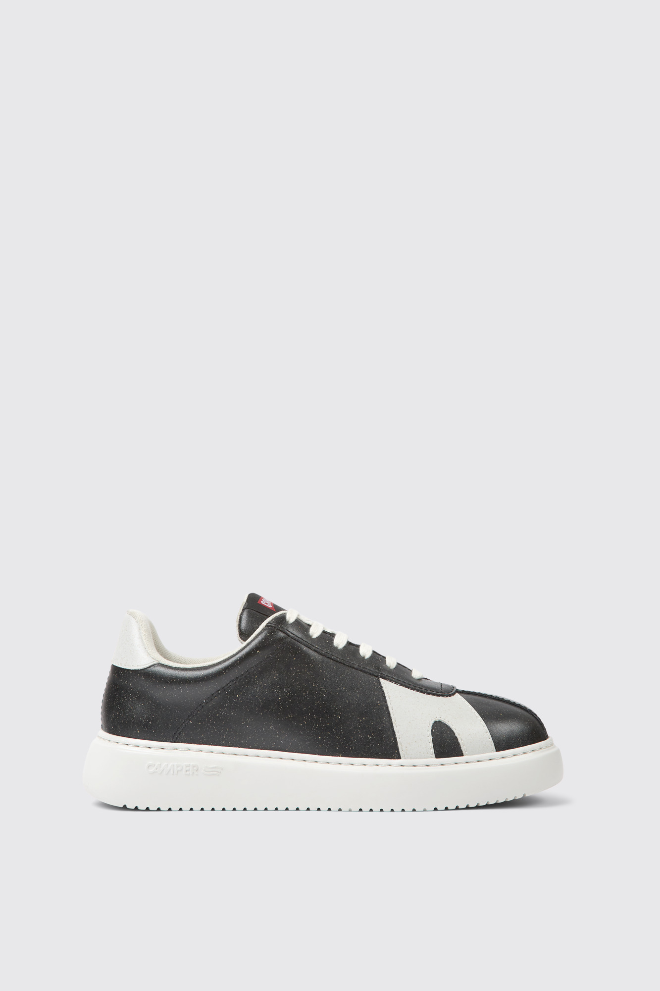 Runner K21 MIRUM® Black and white sneakers for women - Image 5