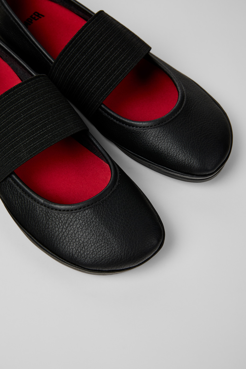 Right Nina Black Leather Ballerinas for Women.