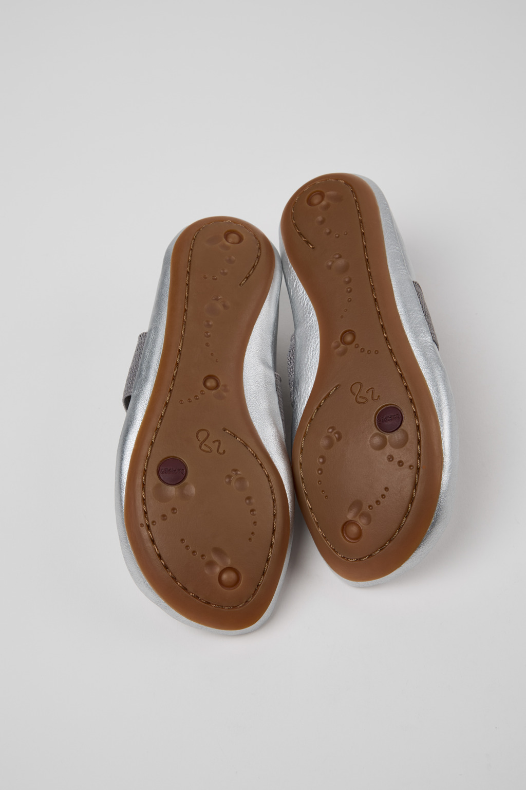 Right Gray Leather Ballerinas for kids. - Image 5