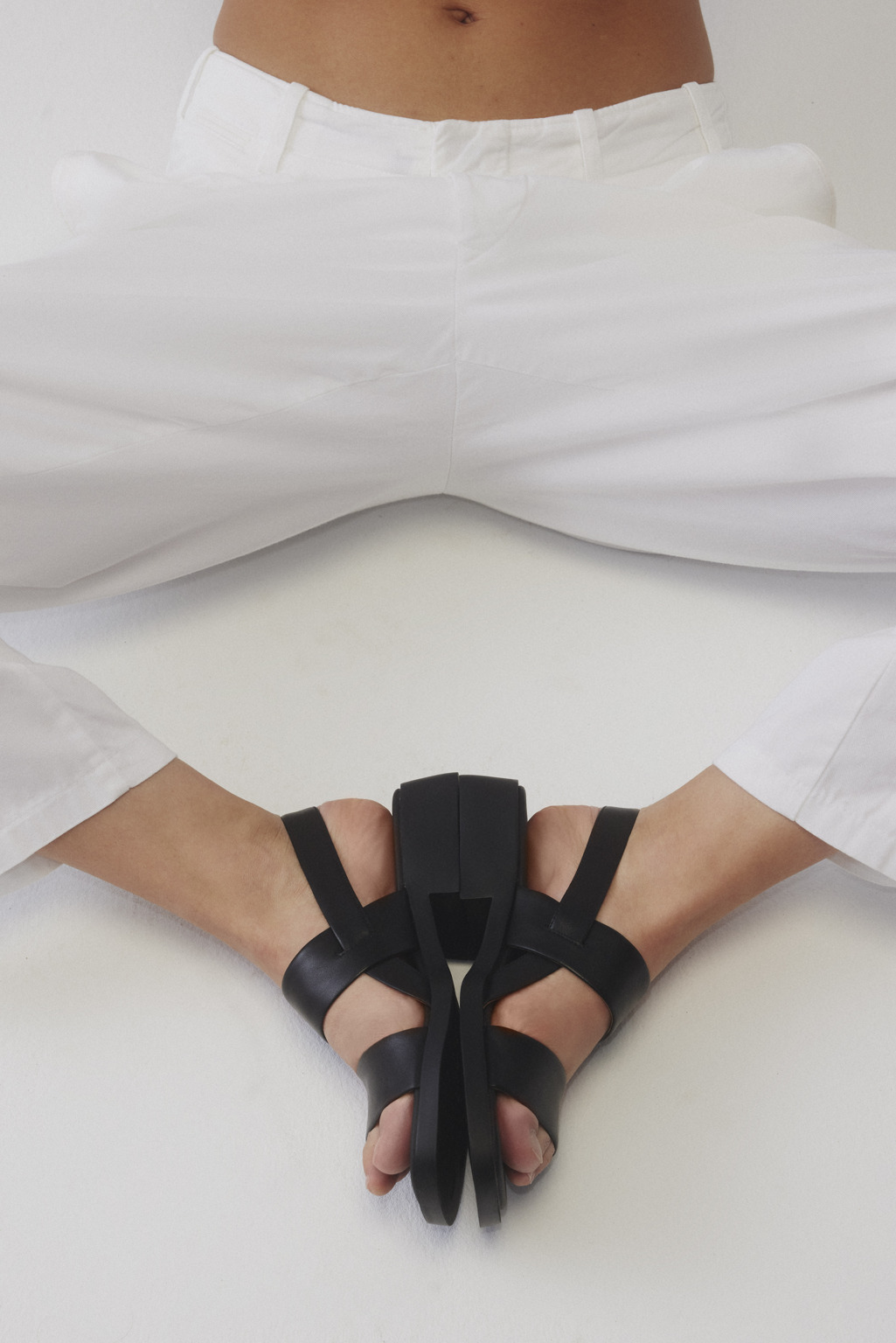 Dana Black Leather Sandals for Women. - Image 2