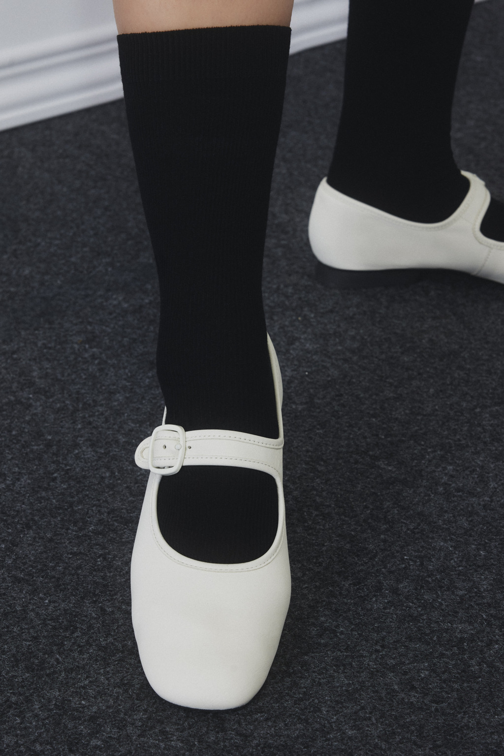 Casi Myra White Leather Ballerinas for Women. - Image 2