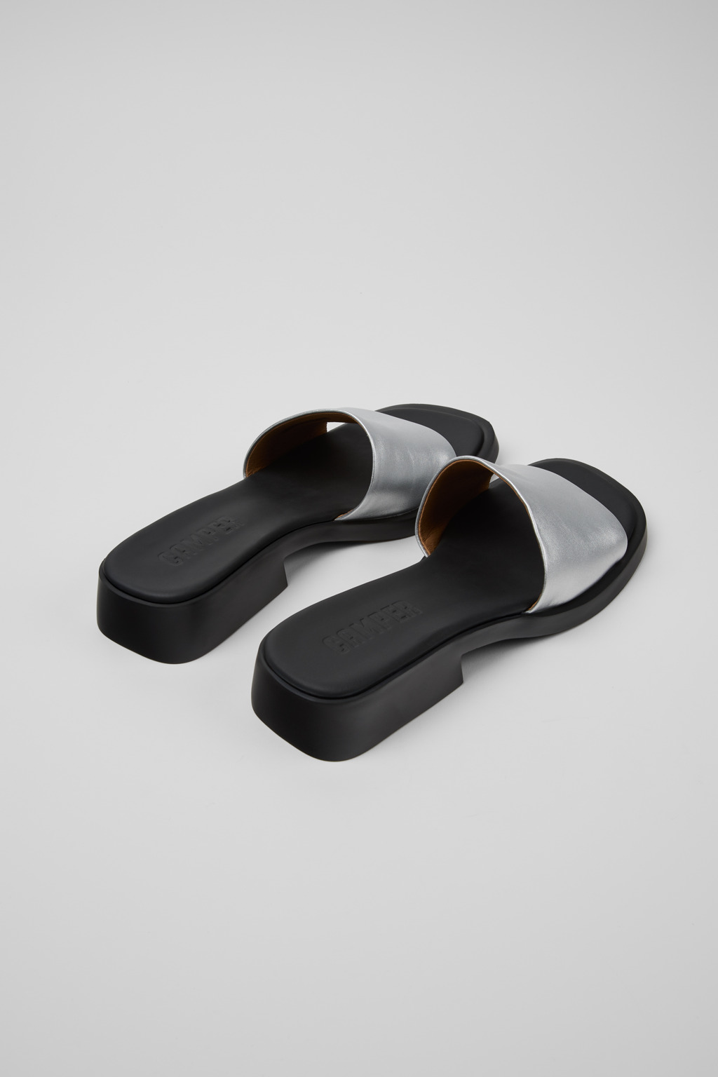Dana Gray Leather Sandals for Women. - Image 3