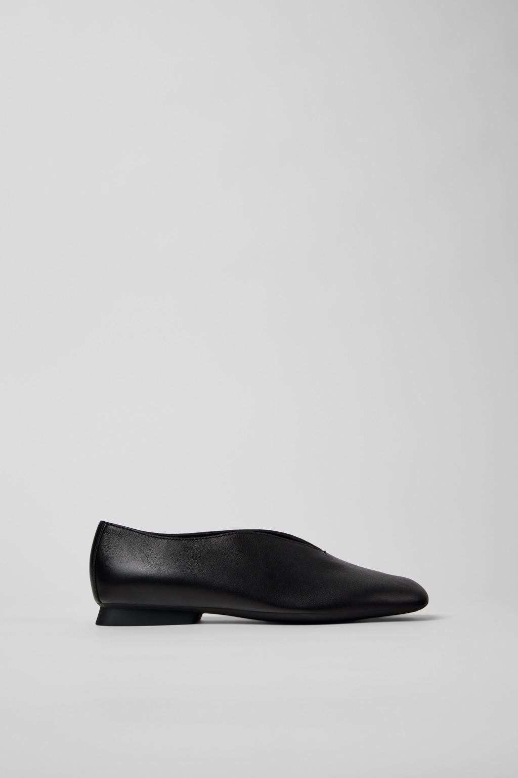Casi Myra Black Leather Ballerinas for Women. - Image 2