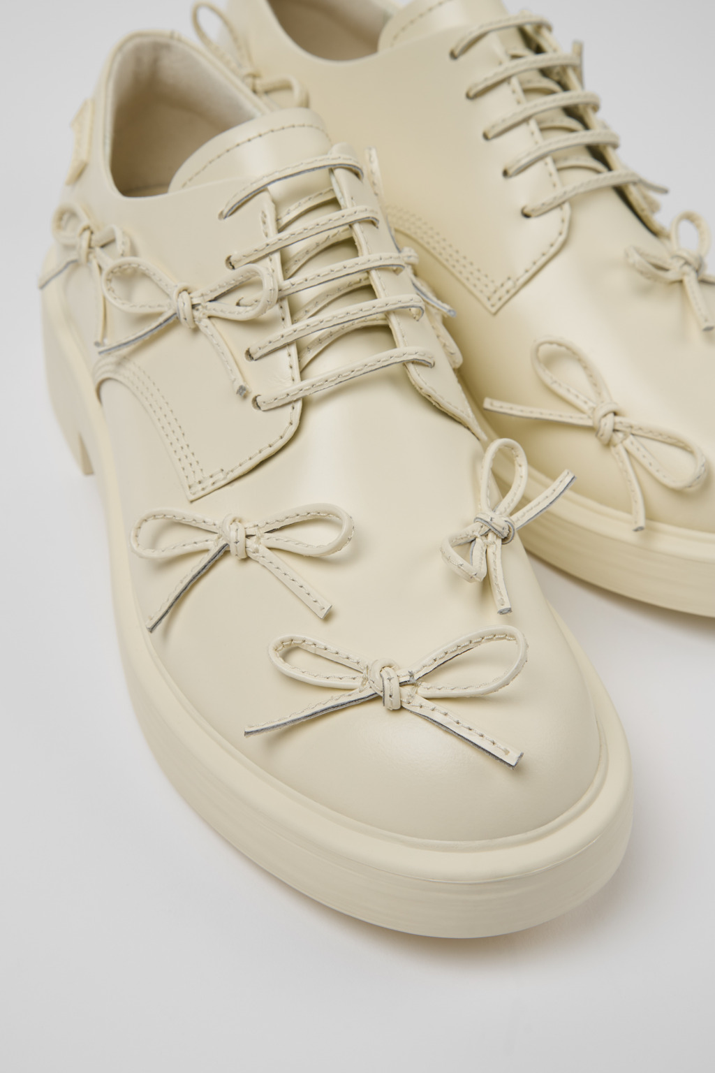 Dean White Leather Women's Shoe.