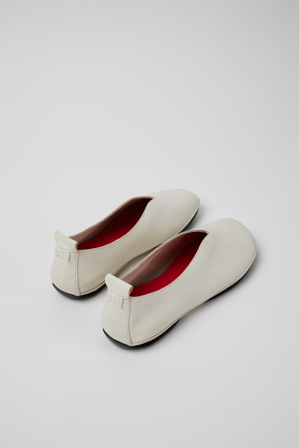 Right Nina White Leather Ballerina Shoes for Women. - Image 3