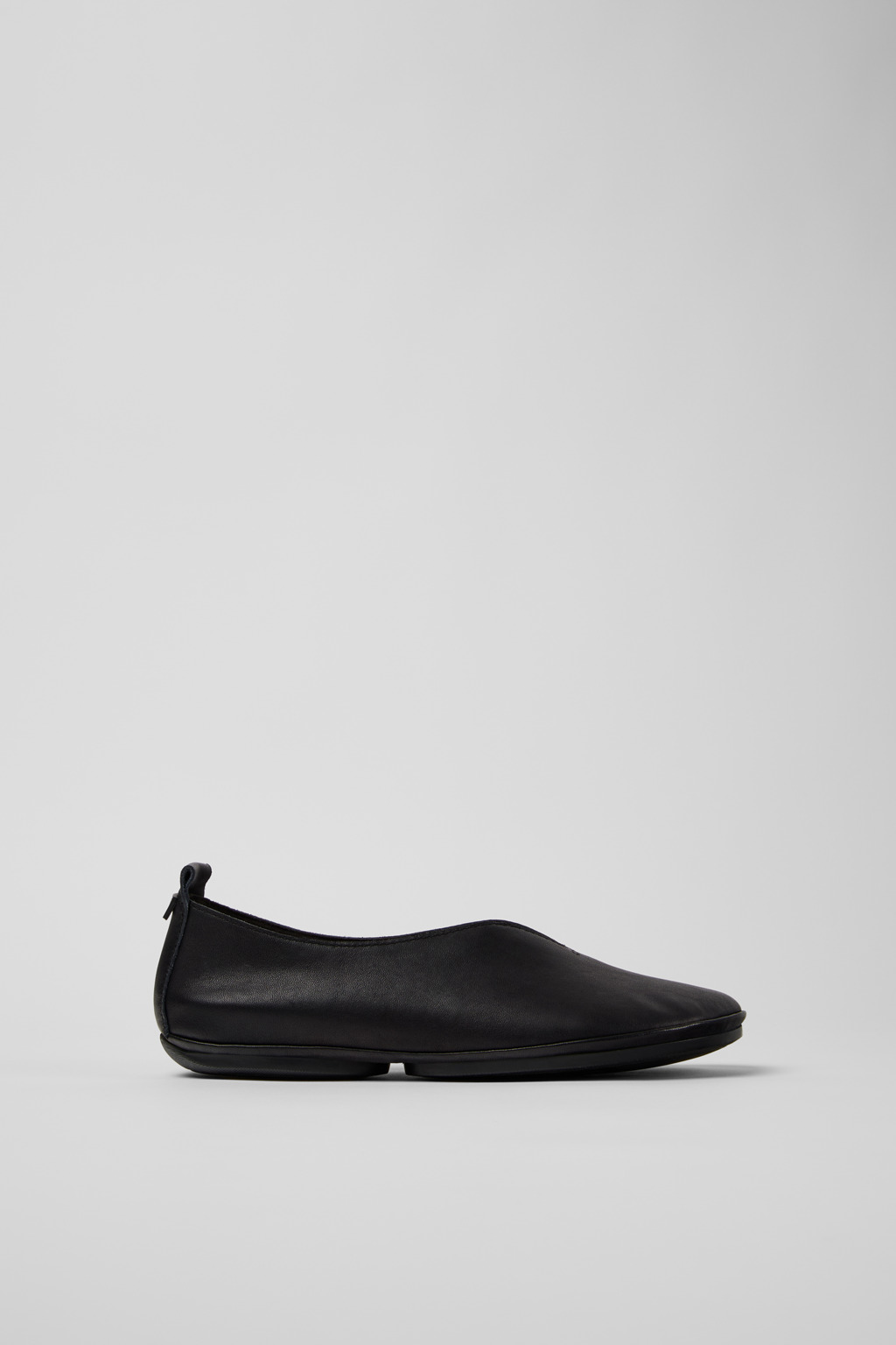 Right Nina Black Leather Ballerinas for Women. - Image 2
