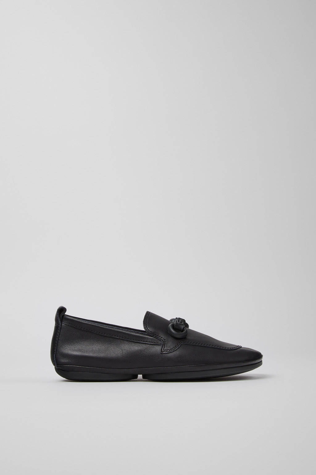 Right Nina Black Leather Ballerinas for Women. - Image 2
