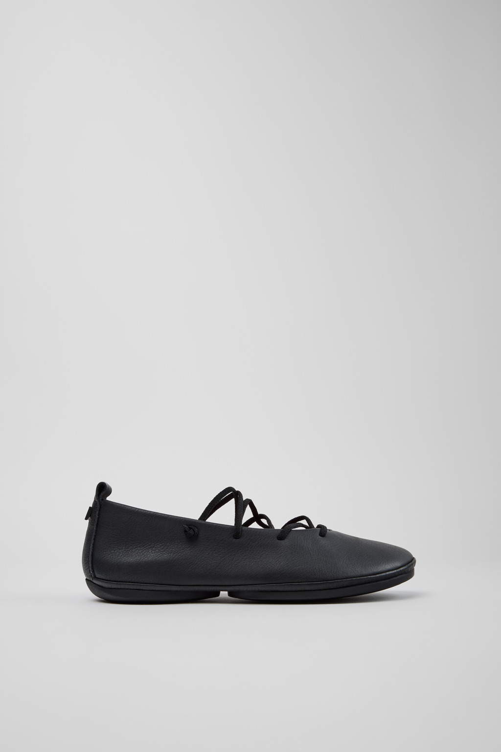 Right Nina Black Leather Ballerinas for Women. - Image 2
