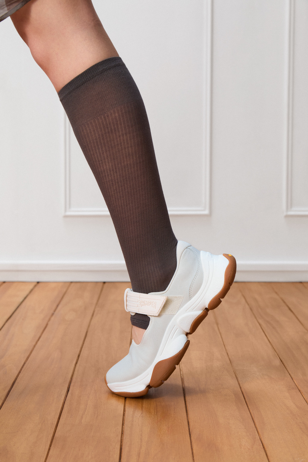 Karst 2 White Leather Sneakers for Women. - Image 2