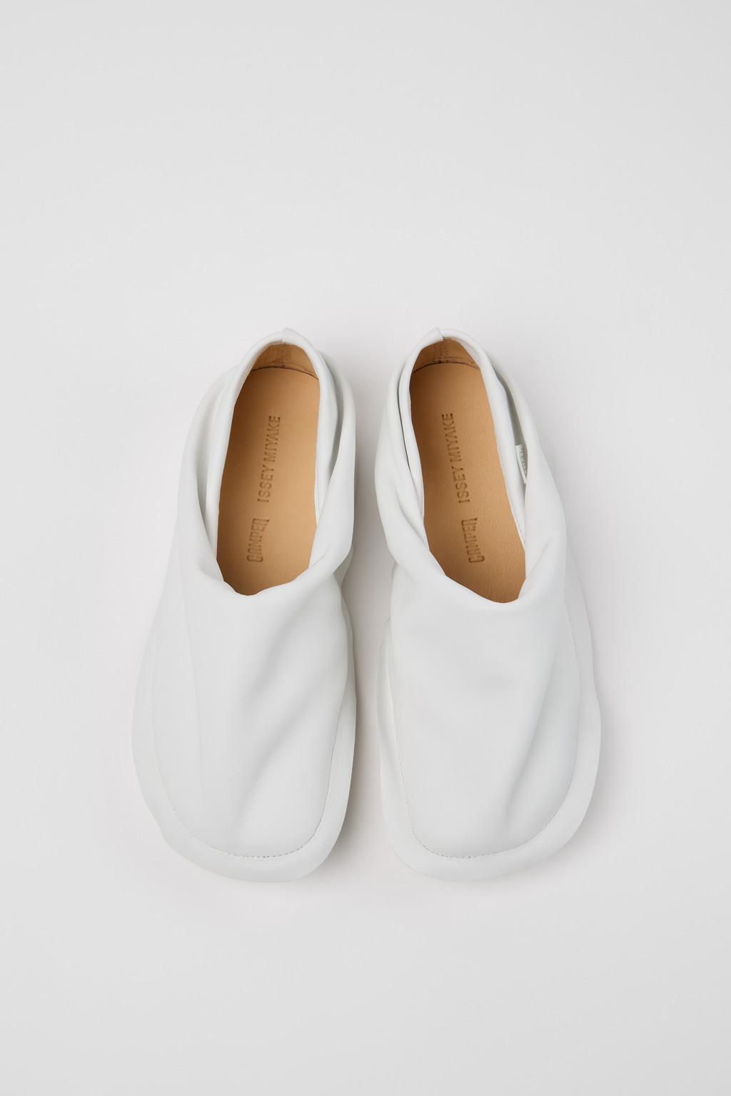 Camper x ISSEY MIYAKE - Peu Form White Leather Shoes for Women. - Image 4