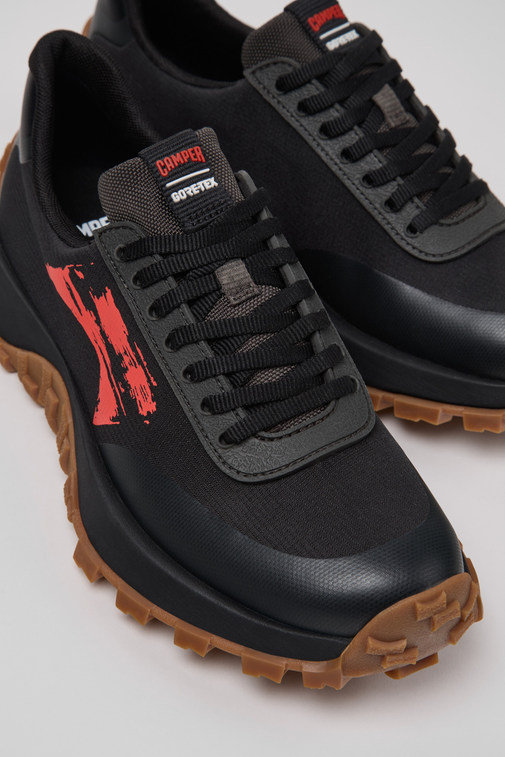 Drift Trail GORE-TEX Black and Gray Stitch-Free Sneakers for Women.