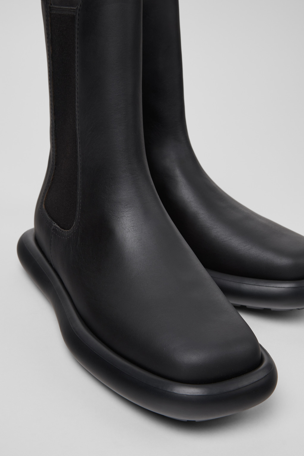 Onda Black Leather Ankle Boots for Women.
