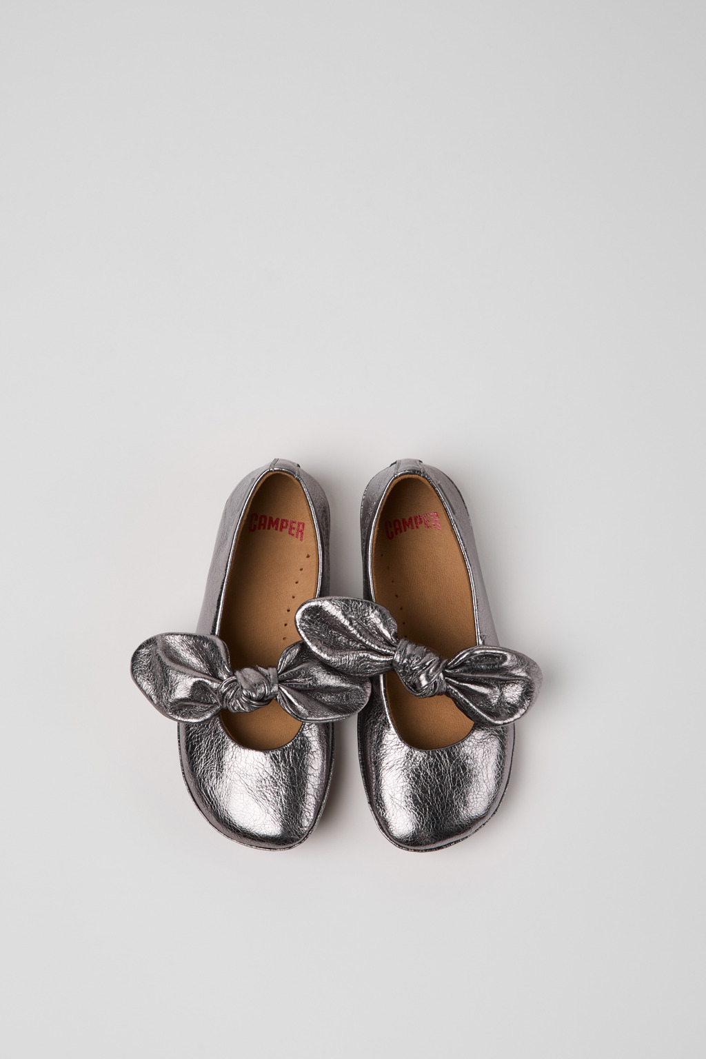 Right Nina Silver Leather Ballerinas for Kids. - Image 4
