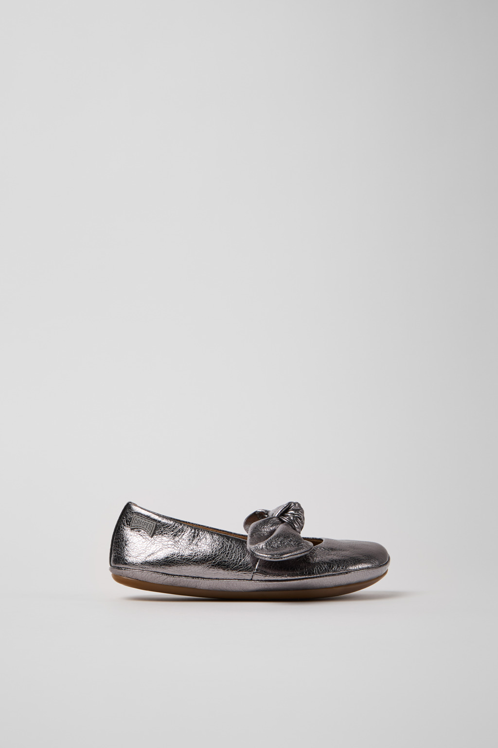 Right Nina Silver Leather Ballerinas for Kids. - Image 2