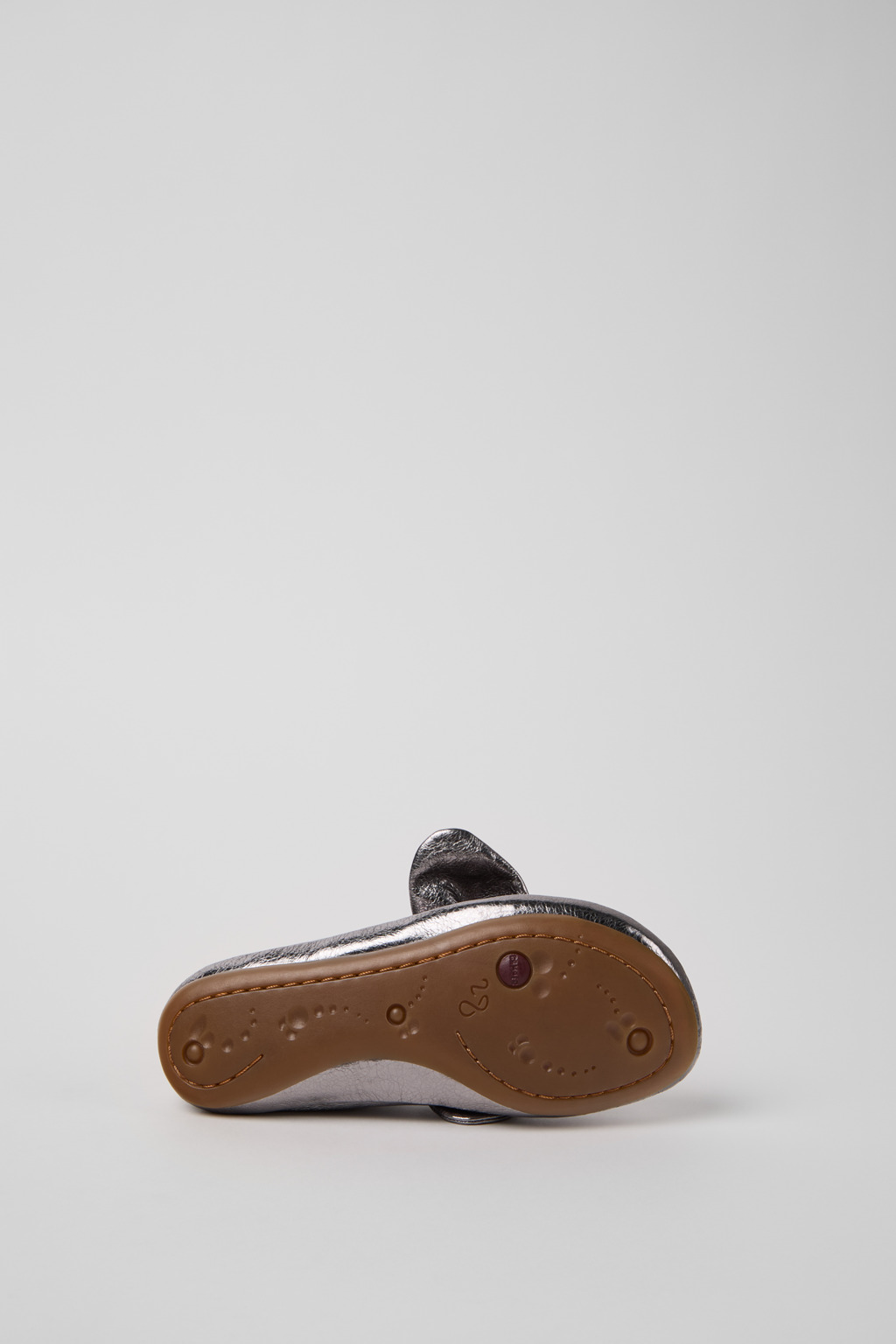 Right Nina Silver Leather Ballerinas for Kids. - Image 5