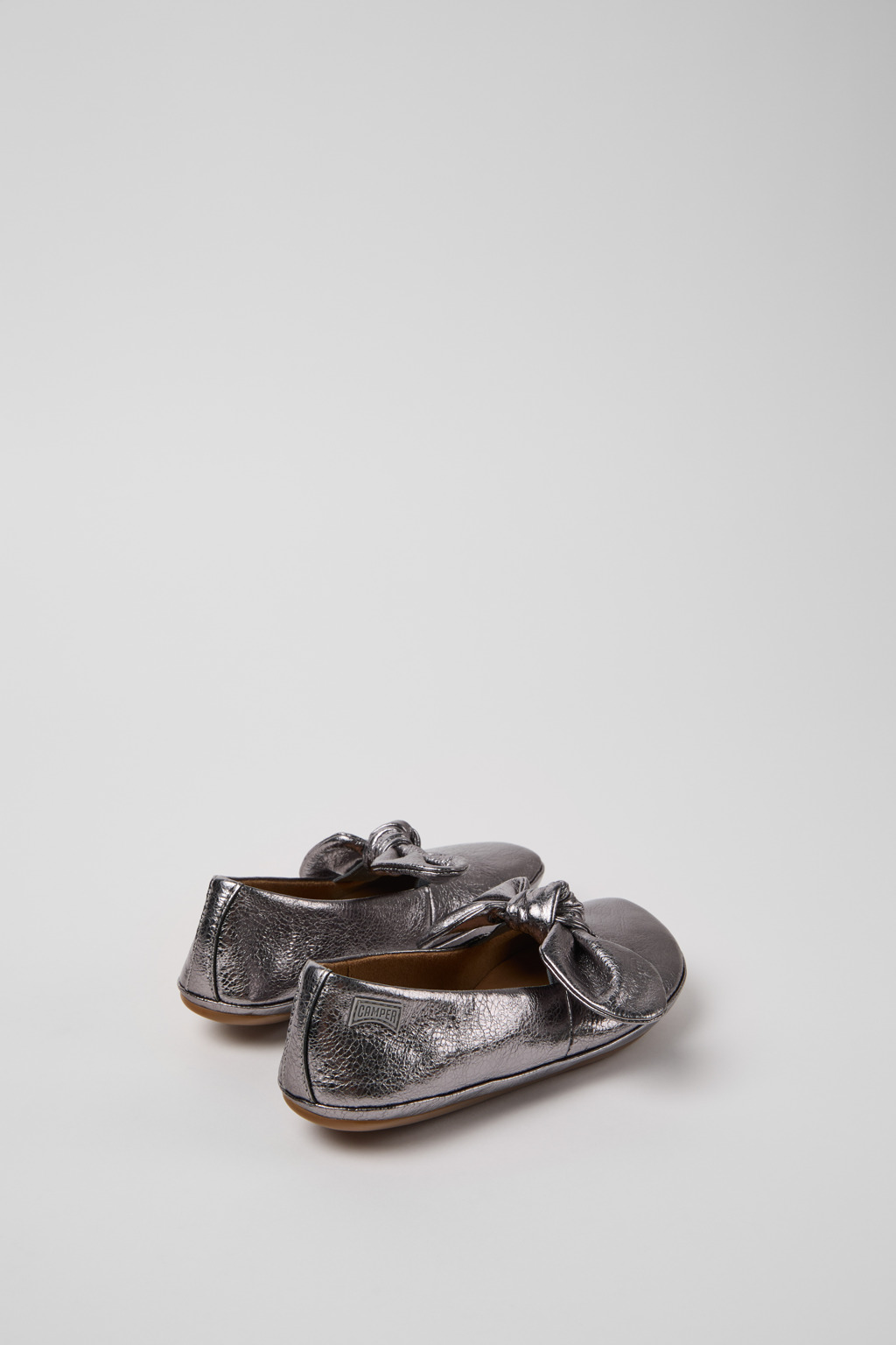 Right Nina Silver Leather Ballerinas for Kids. - Image 3