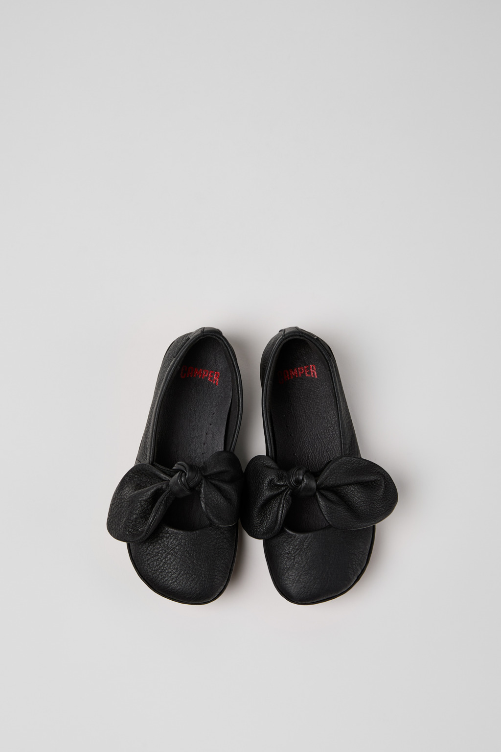 Right Nina Black Leather Ballerinas for Kids. - Image 4