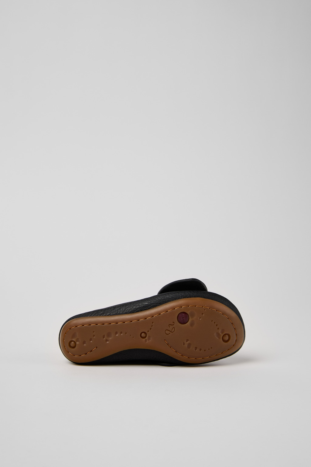 Right Nina Black Leather Ballerinas for Kids. - Image 5